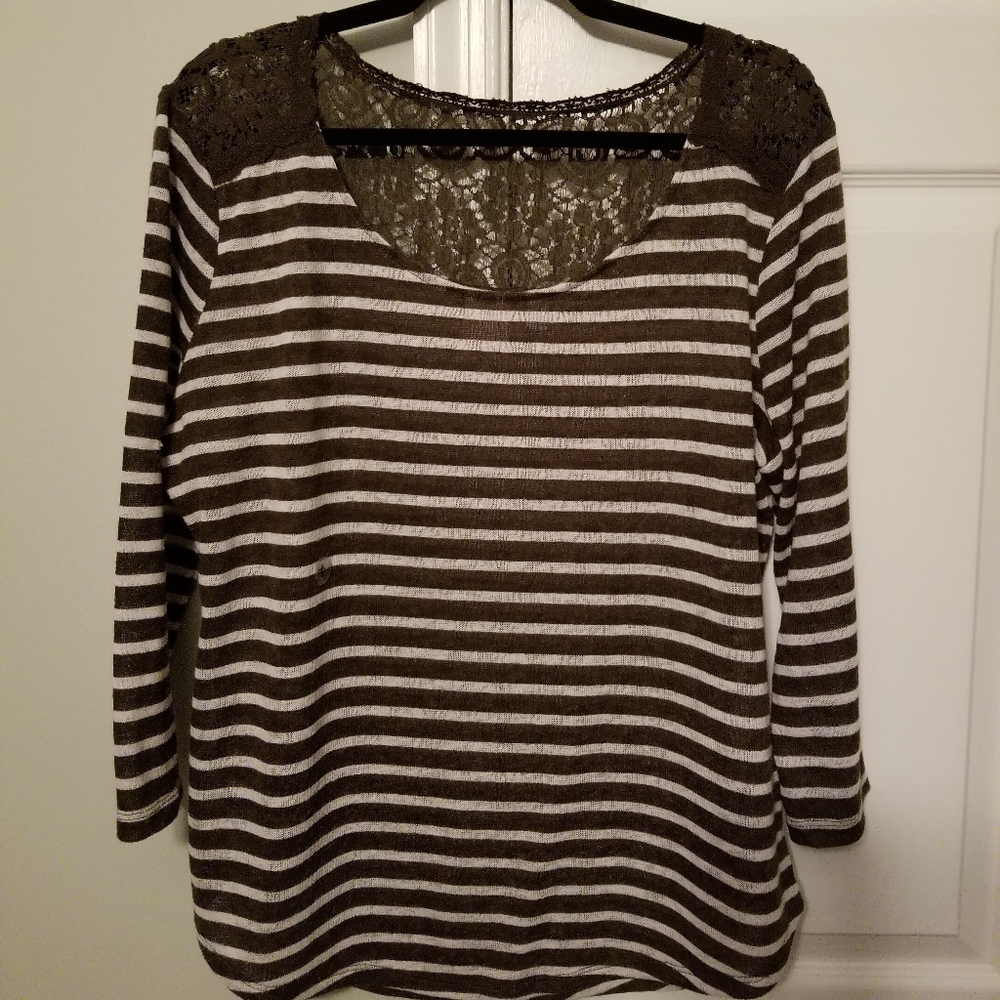 Olive NY & Co lace back top XL